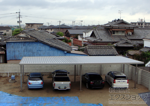 福岡県糟屋郡粕屋町のLIXIL リクシル（トステム）のカーポート テリオスポートIII 900 4台用 横連棟 角柱6本 積雪〜30cm対応 施工例