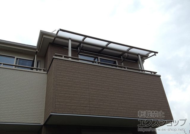 埼玉県川口市ののカーポート プレシオステラス R型 屋根タイプ 単体 積雪〜20cm対応+吊り下げ式物干し 標準2本入り 施工例