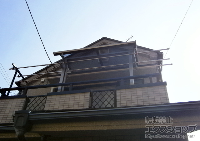 兵庫県神戸市のLIXIL リクシル（トステム）のバルコニー・ベランダ屋根 ライザーテラスII R型 屋根タイプ 単体 積雪〜20cm対応+吊り下げ物干し 標準 2本入 施工例