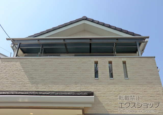 大阪府羽曳野市のLIXIL リクシル（トステム）のバルコニー・ベランダ屋根 ライザーテラスII R型 屋根タイプ 単体 積雪〜20cm対応 施工例