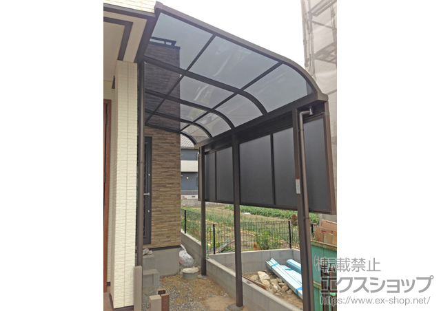 大阪府和泉市のLIXIL リクシル（トステム）のテラス屋根 ライザーテラスII R型 テラスタイプ 単体 積雪〜20cm対応+前面スクリーン 1段用 単体 施工例