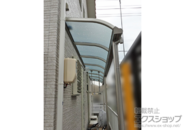 広島県福山市ののテラス屋根、カーポート ヴェクターテラスＲ型 テラスタイプ 連棟 積雪〜20cm対応+吊り下げ式物干し　標準2本入り 施工例