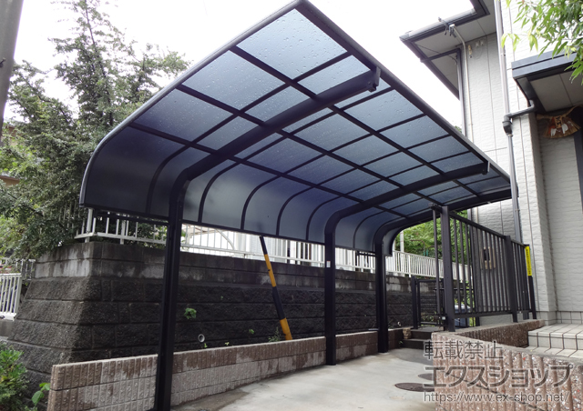 三重県伊勢市のLIXIL リクシル（トステム）のカーポート テールポートシグマIII 延長 積雪〜20cm対応+着脱式サポート　1本入り 施工例