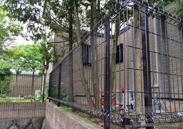 東京都八王子市ののフェンス・柵 ハイグリッドフェンスN8型 フリーポールタイプ 施工例