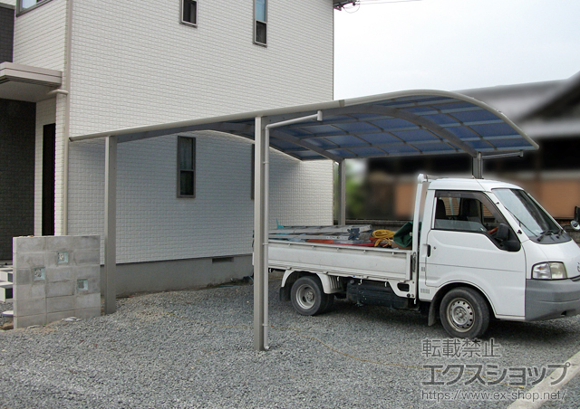 和歌山県紀の川市ののカーポート プレシオスポート ワイド 積雪〜20cm対応+吊り下げ物干し 標準 2本入 施工例