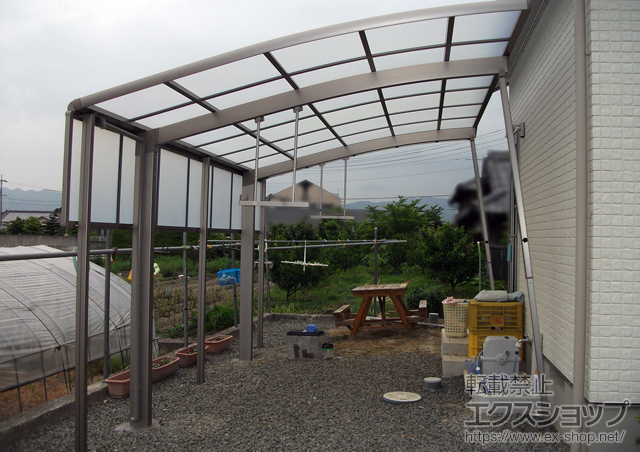 和歌山県紀の川市のLIXIL リクシル（トステム）のカーポート カーブポートシグマIII 積雪〜20cm対応+着脱式サポート+サイドパネル 施工例