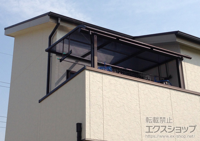 大阪府堺市ののバルコニー・ベランダ屋根 ヴェクターテラス R型 屋根タイプ 単体 積雪〜20cm対応＋吊り下げ式物干し 標準 2本入り 施工例