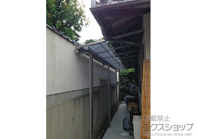 奈良県奈良市のLIXIL リクシル（トステム）のテラス屋根 ライザーテラスII F型 テラスタイプ 三連棟 積雪〜20?対応＋吊り下げ物干し 施工例