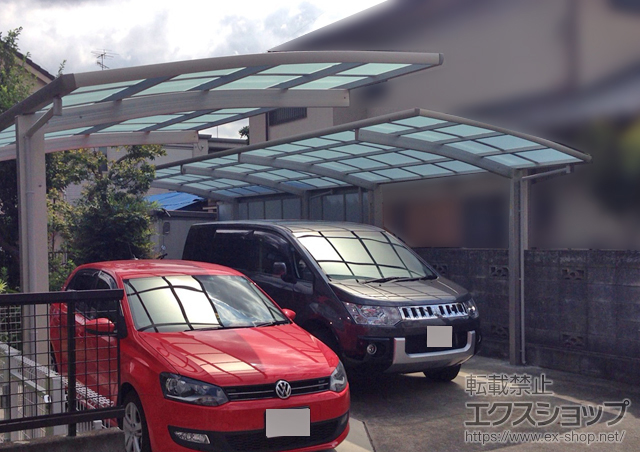 神奈川県相模原市ののカーポート レイナポートグラン 縦連棟　積雪〜20cm対応＋サイドパネル 1段＋着脱式サポート柱 2本入り 施工例