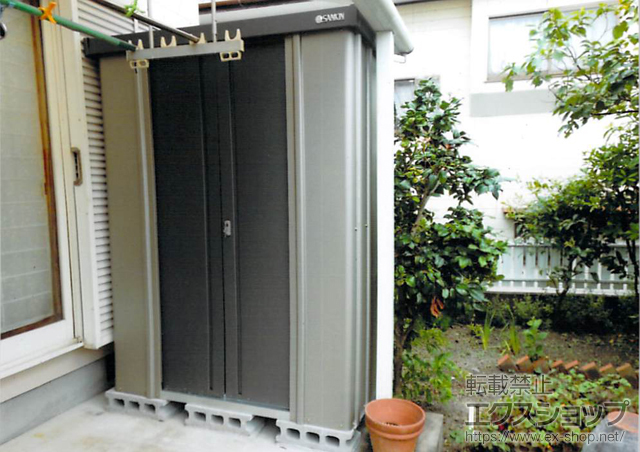 熊本県荒尾市のの物置・屋外倉庫 エスケーセブン 一般型(SK7-25)+α棚板棚柱セット 施工例