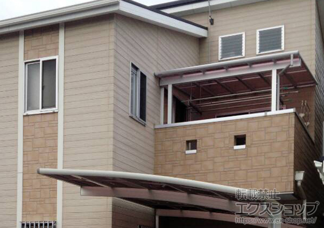大阪府堺市ののバルコニー・ベランダ屋根 ヴェクターテラス F型 1500 屋根タイプ 単体 積雪〜50cm対応+吊下げ物干し 標準 ワイドタイプ 2本入 施工例