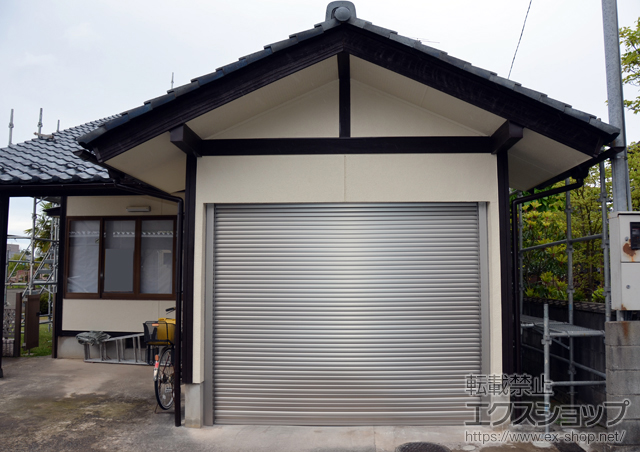 福井県福井市のLIXIL リクシル（トステム）のガレージシャッター ガレージシャッタークワトロ 電動式 内部付タイプ 施工例