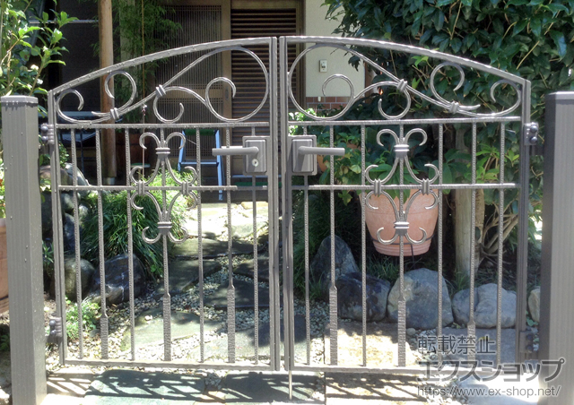 神奈川県秦野市のの門扉 コラゾン2型 両開き　柱使用 施工例