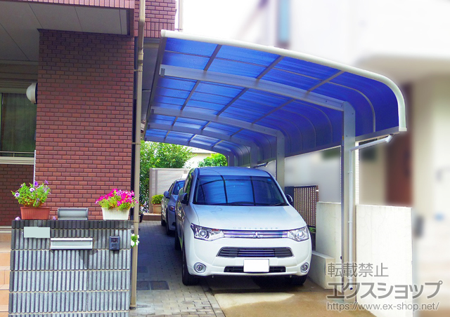 神奈川県横浜市ののカーポート レイナキャップポートグラン 縦連棟　積雪〜20cm対応+着脱式サポート柱　標準・ハイルーフ兼用　2本入り 施工例