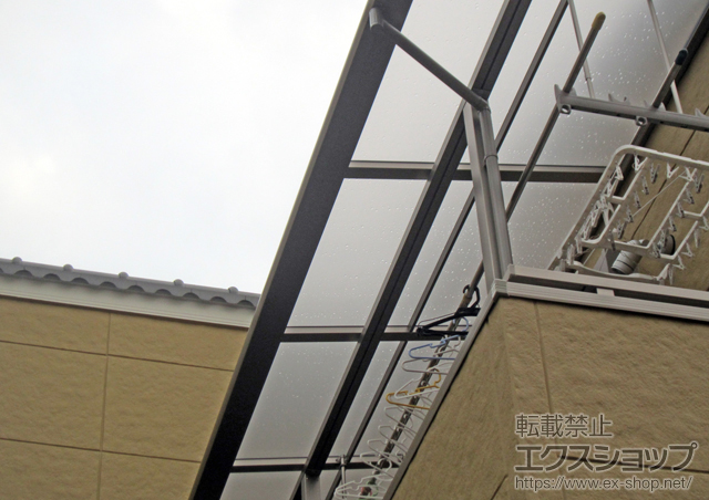 大阪府大阪市のLIXIL リクシル（トステム）のバルコニー・ベランダ屋根 ライザーテラスII F型 屋根タイプ 単体 積雪〜20cm対応 施工例