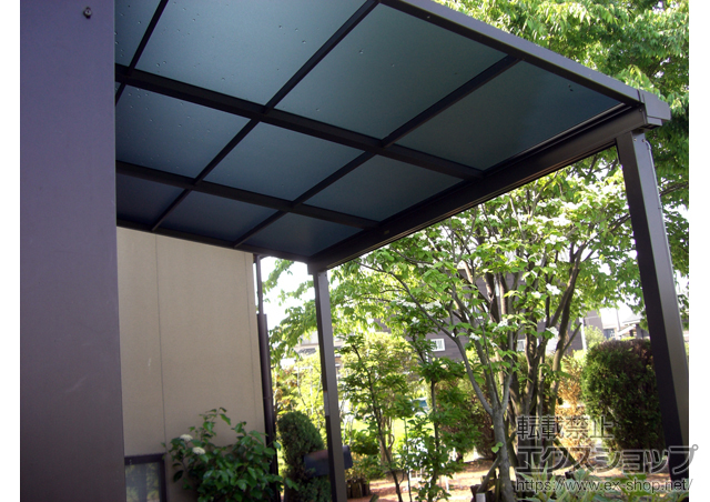 愛知県西尾市のLIXIL リクシル（トステム）のテラス屋根 ライザーテラスII F型 テラスタイプ 単体 積雪〜20cm対応 施工例