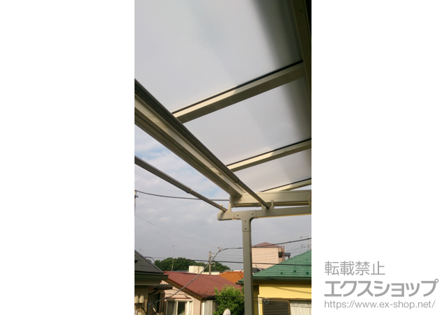 神奈川県横浜市のLIXIL リクシル（トステム）のバルコニー・ベランダ屋根 パワーアルファ F型 ルーフタイプ 単体 積雪〜30cm対応 施工例