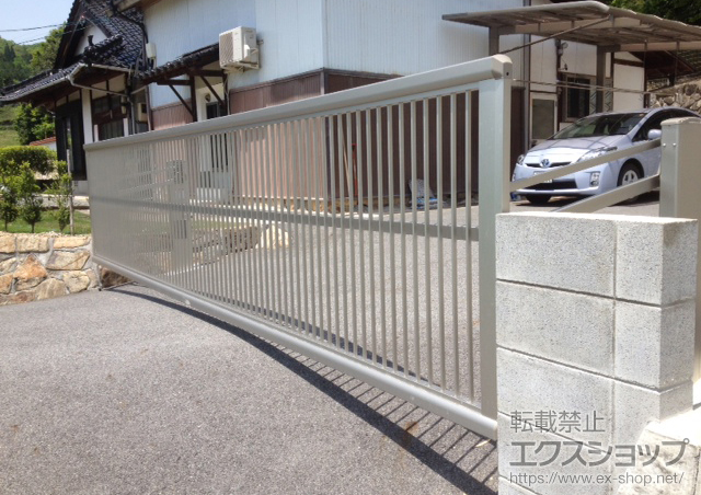 広島県安芸高田市ののカーゲート エクスラインアップゲート ワイド 2型 手動式 60-12 施工例
