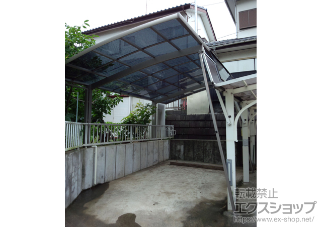 神奈川県横浜市のLIXIL リクシル（トステム）のカーポート カーブポートシグマIII 耐風圧強度仕様 積雪〜30cm対応＋耐風圧強度仕様オプション一式(着脱式サポート※ロング柱23仕様・母屋補強材・屋根材ホルダー) 施工例
