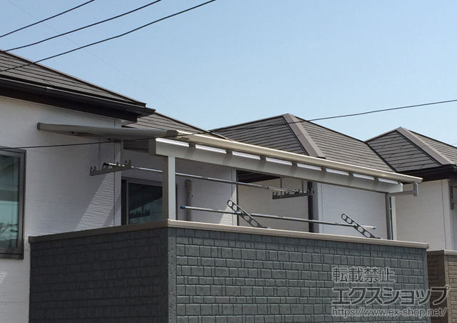 兵庫県姫路市ののバルコニー・ベランダ屋根 ヴェクターテラス F型 1500 屋根タイプ 単体 積雪〜50cm対応＋吊り下げ物干し 標準 2本入 施工例