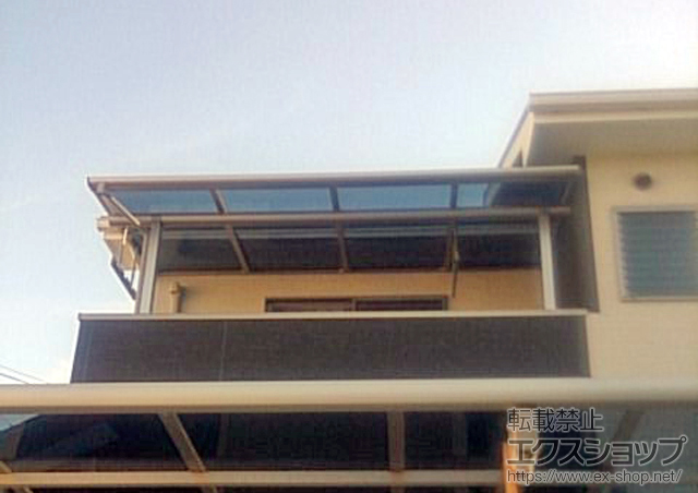 大阪府堺市ののバルコニー・ベランダ屋根 プレシオステラス F型 屋根タイプ 単体 積雪〜20cm対応+吊り下げ式物干し 標準 2本入 施工例