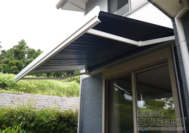 千葉県成田市のLIXIL リクシル（トステム）のオーニング・日よけ 彩風S型 電動リモコン式 施工例