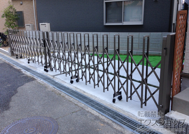 大阪府箕面市ののカーゲート トリップゲート RB型 ノンレール 両開き 76W（38S+38M) 施工例