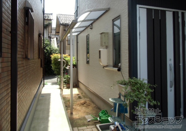 島根県松江市のLIXIL リクシル（トステム）のテラス屋根 ライザーテラスII R型 テラスタイプ 単体 積雪〜20cm対応＋吊り下げ式物干し　標準 2本入り 施工例