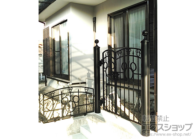 三重県鈴鹿市のLIXIL リクシル(新日軽)の門扉 ディズニー門扉 ミッキーA型 親子開き 丸門柱式 施工例