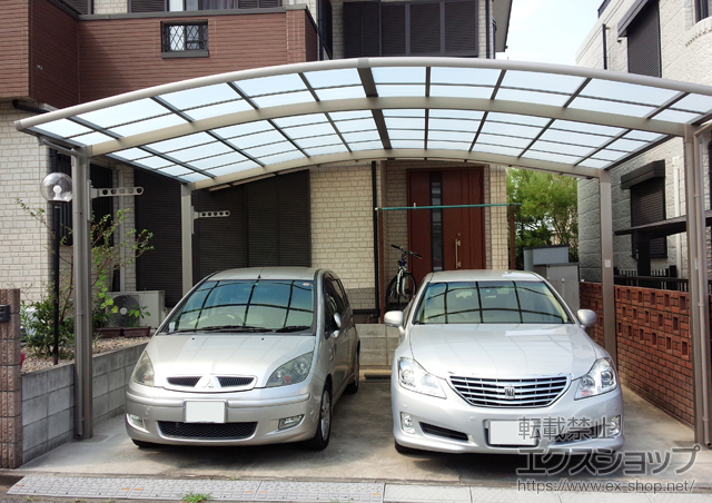 千葉県富里市のLIXIL リクシル（トステム）のカーポート カーブポートシグマIII ワイド 積雪〜20cm対応+収納式物干し 施工例