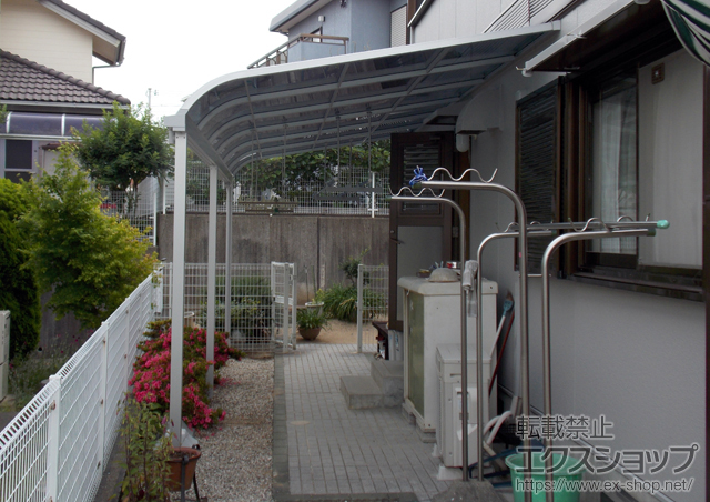 兵庫県神戸市のLIXIL リクシル（トステム）のテラス屋根 ライザーテラスII R型 テラスタイプ 連棟 積雪〜20cm対応 施工例