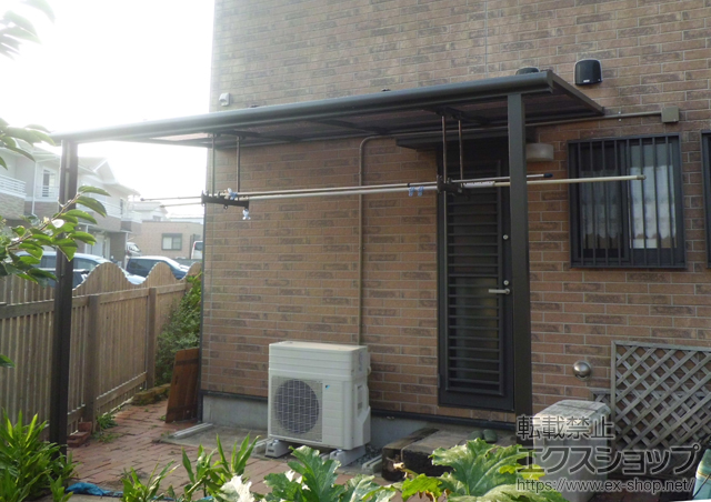 千葉県緑区のLIXIL リクシル（トステム）のテラス屋根 ライザーテラスII F型 1500 テラスタイプ 単体 積雪〜50cm対応＋吊り下げ物干し 標準 2本入 施工例