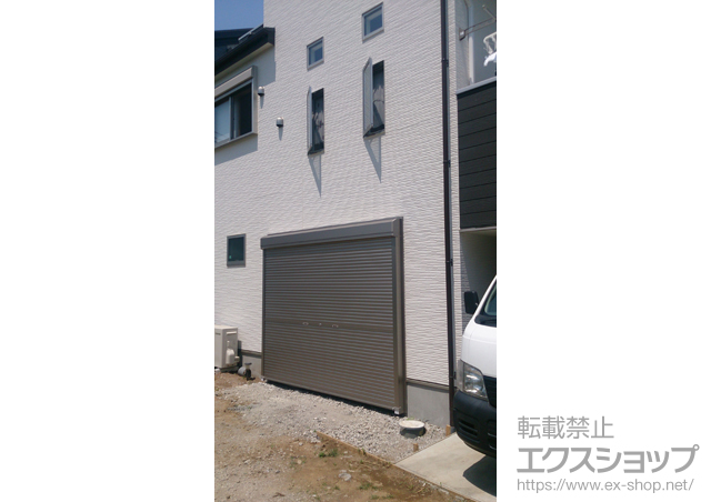 埼玉県さいたま市のLIXIL リクシル（トステム）のガレージシャッター ガレージシャッタークワトロ 手動式 外部付タイプ 施工例