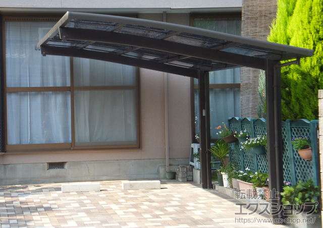 群馬県高崎市のLIXIL リクシル（トステム）のカーポート カーブポートシグマIII 耐風圧強度仕様 積雪〜30cm対応 施工例