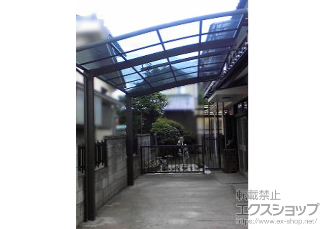 埼玉県北本市のLIXIL リクシル（トステム）のカーポート カーブポートシグマIII 積雪〜20cm対応+収納式サポート柱 1本入り 施工例