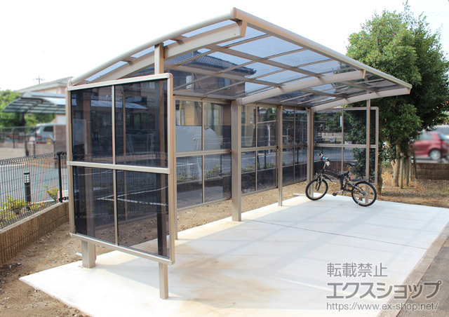 茨城県古河市のLIXIL リクシル（トステム）のカーポート カーブパークシグマIII パネル3面囲い 積雪〜20cm対応 施工例