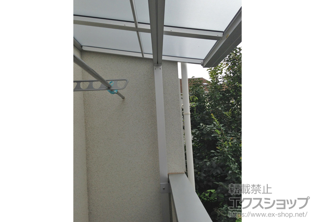 神奈川県相模原市のLIXIL リクシル（トステム）のバルコニー・ベランダ屋根 ライザーテラスII F型 屋根タイプ 単体 積雪〜20cm対応 施工例