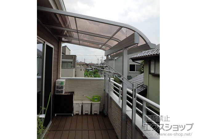 神奈川県相模原市のLIXIL リクシル（トステム）のバルコニー・ベランダ屋根 ライザーテラスII R型 1500 屋根タイプ 単体 積雪〜50cm対応 施工例