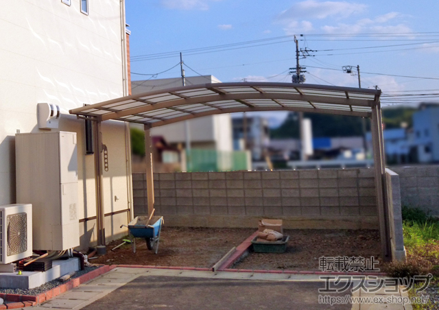 徳島県阿南市のLIXIL リクシル（トステム）のカーポート カーブポートシグマIII ワイド 積雪〜20cm対応＋収納式物干し　標準2本入 施工例