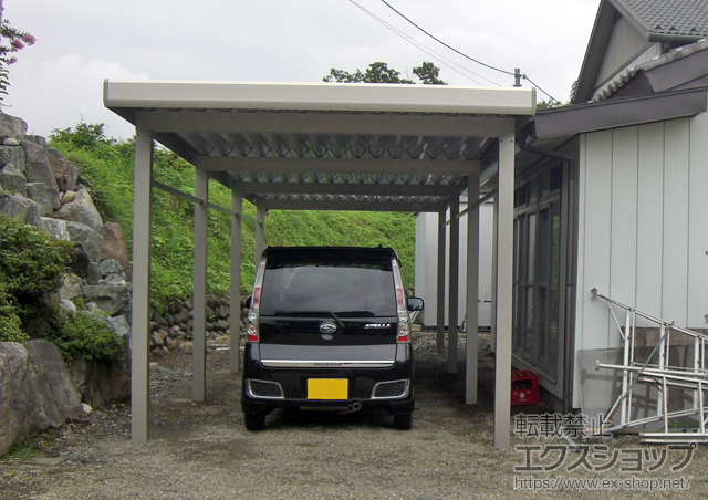 群馬県高崎市ののカーポート レオンポートneo 縦連棟 角柱8本仕様 標準鼻隠し 積雪〜50cm対応 施工例