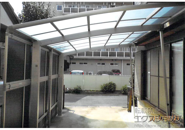 千葉県柏市ののカーポート レイナポートグラン　積雪〜20cm対応＋着脱式サポート(2本入り)＋サイドパネル 施工例