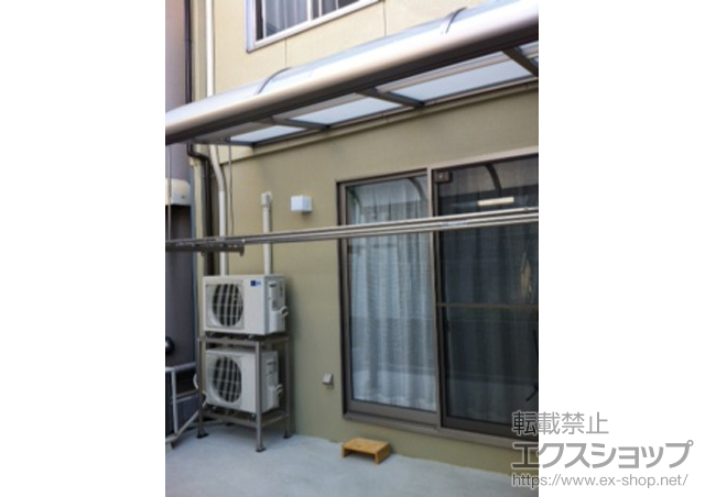 京都府京都市のLIXIL リクシル（トステム）のテラス屋根 ライザーテラスII R型 テラスタイプ 単体 積雪〜20cm対応＋吊り下げ物干し ワイド 2本入+物干し取付桟 施工例