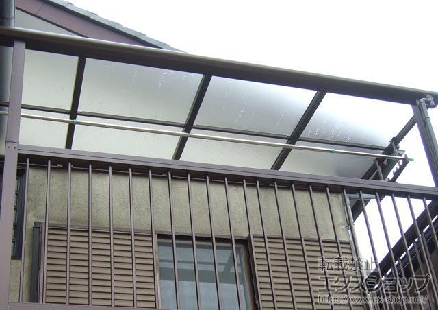 神奈川県大和市ののバルコニー・ベランダ屋根 ヴェクター F型 バルコニーBC-X(BY-X)型専用屋根 単体 積雪〜20cm対応+吊下げ物干し 標準 2本入 施工例