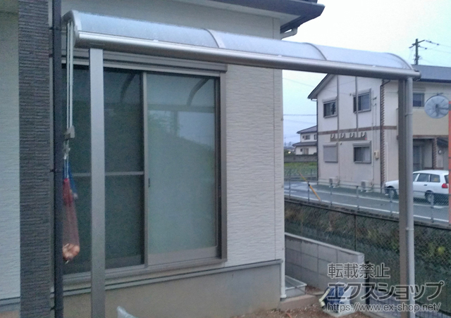 徳島県板野郡北島町ののテラス屋根 プレシオステラス R型 テラスタイプ 単体 積雪〜20cm対応+吊下げ物干し 標準 2本入 施工例