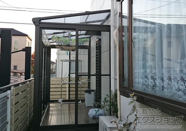佐賀県三養基郡基山町ののテラス囲い・サンルーム サンクスペースＩＩ Fタイプ 床納まり ランマ無 ガラス組込みタイプ 積雪〜20cm対応＋網戸3方＋側面付物干しセット 高さ固定タイプ 2本入×1 施工例