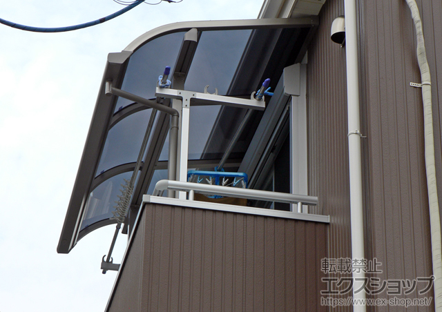 神奈川県厚木市のLIXIL リクシル（トステム）のバルコニー・ベランダ屋根 ライザーテラスII R型 屋根タイプ 単体 積雪〜20cm対応 施工例
