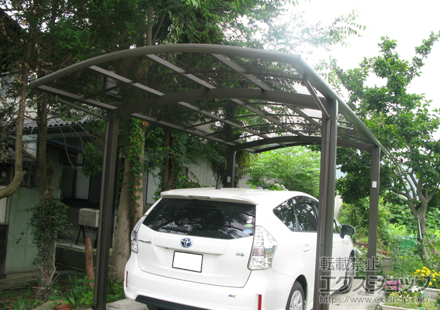 群馬県藤岡市のLIXIL リクシル（トステム）のカーポート カルエードシグマIII 積雪〜20cm対応 施工例