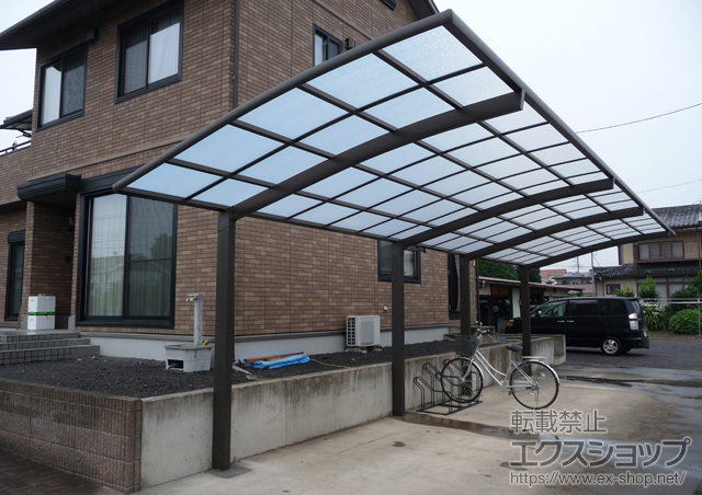 群馬県太田市のLIXIL リクシル（トステム）のカーポート カーブポートシグマIII 縦連棟 積雪〜20cm対応 施工例