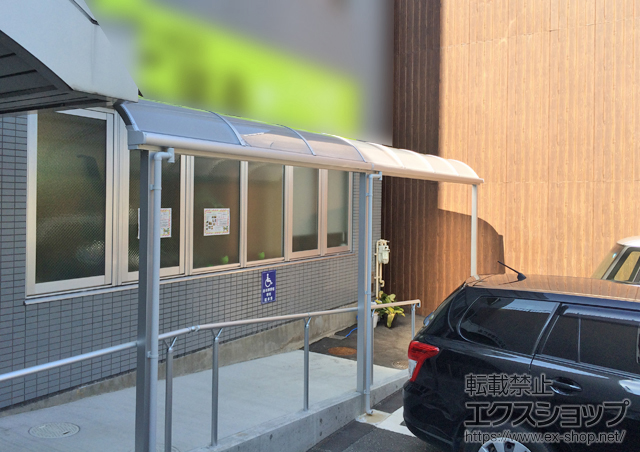 鳥取県鳥取市のLIXIL リクシル（トステム）のテラス屋根 ライザーテラスII R型 1500 テラスタイプ 連棟 積雪〜50cm対応 施工例