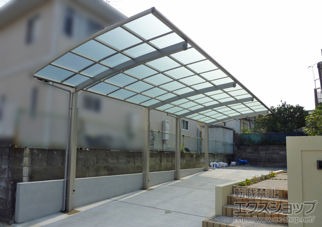 福岡県福岡市ののカーポート レイナポートグラン 縦連棟　積雪〜20cm対応+着脱式サポート柱　2本入り 施工例